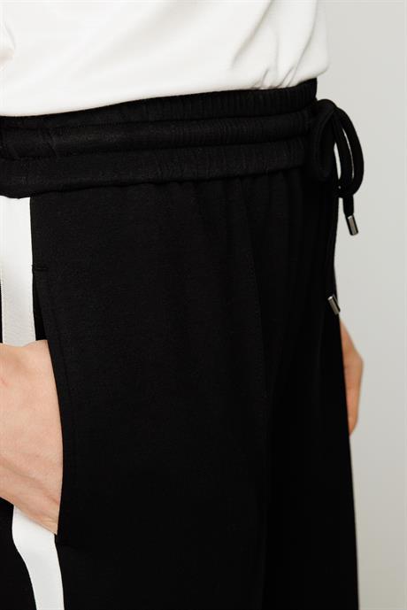 Elastan Kemerli Şeritli Sweat Pantolon