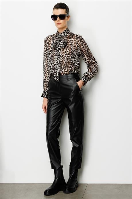 Fularlı Leopar Desen Bluz