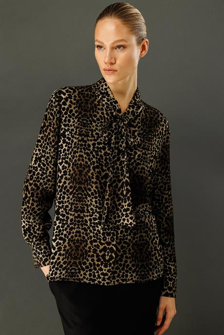 Leopar Fularlı Bluz