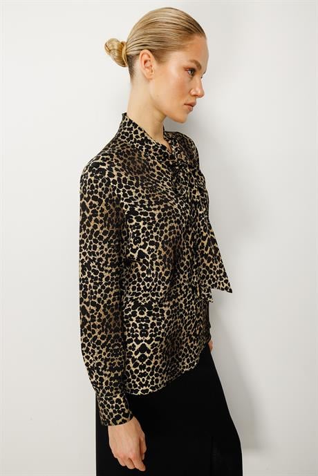 Leopar Fularlı Bluz