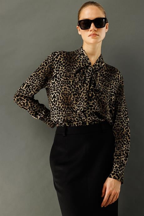 Leopar Fularlı Bluz