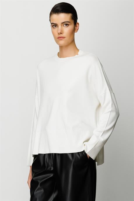 O Yaka Oversize Triko