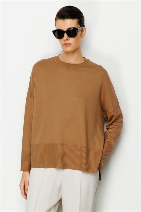 O Yaka Oversize Triko