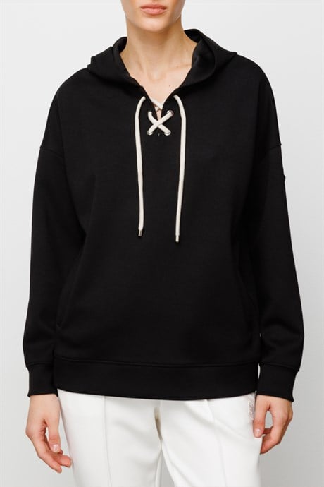 Önden Bağcıklı Kapüşonlu Sweat