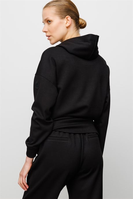 Önden Bağcıklı Kapüşonlu Sweat