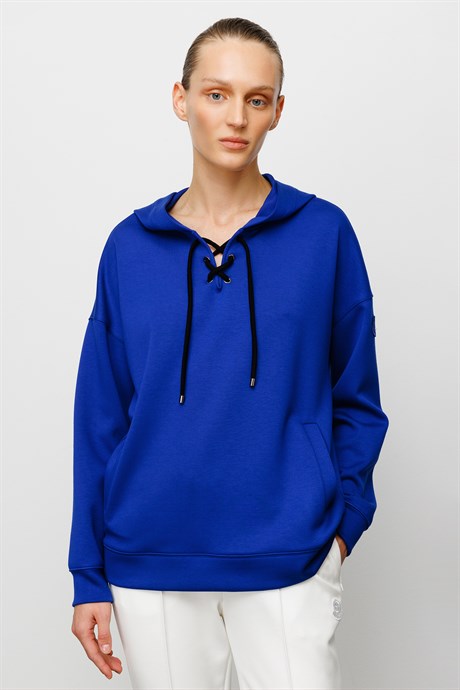 Önden Bağcıklı Kapüşonlu Sweat