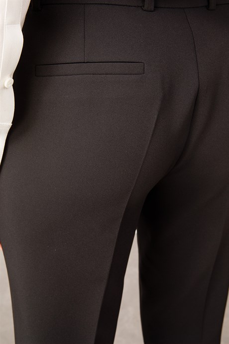 Önden Dikişli Slim Fit Pantolon