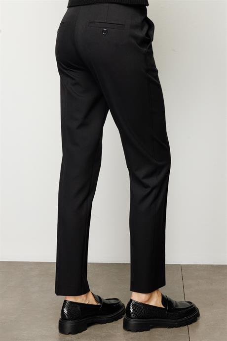 Önden Dikişli Slim Fit Pantolon