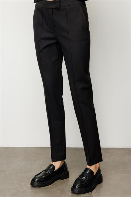 Önden Dikişli Slim Fit Pantolon