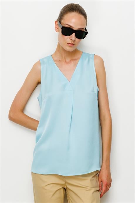 Pileli V Yaka Kolsuz Slip Bluz
