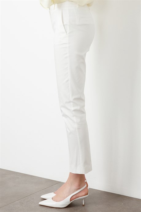 Saten Dokulu Slim Fit Pantolon