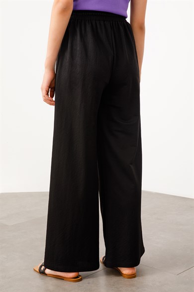 Bol Paça Beli Bağcıklı Pantolon