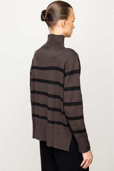 Dik Yaka Çizgili Oversize Triko