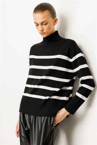 Dik Yaka Çizgili Oversize Triko