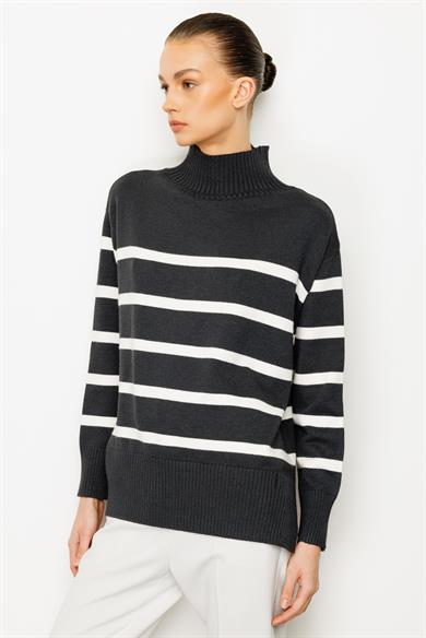 Dik Yaka Çizgili Oversize Triko