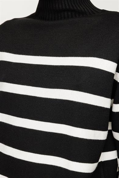 Dik Yaka Çizgili Oversize Triko