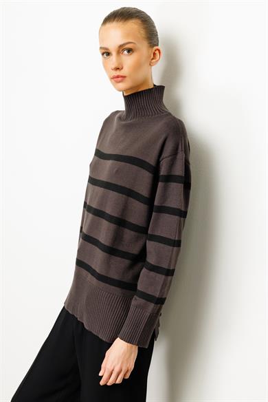 Dik Yaka Çizgili Oversize Triko