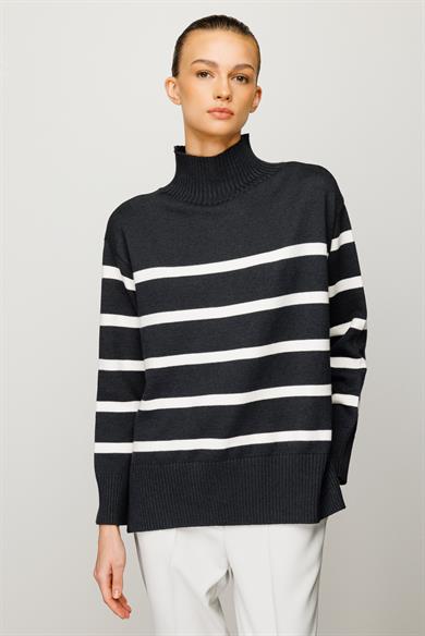 Dik Yaka Çizgili Oversize Triko