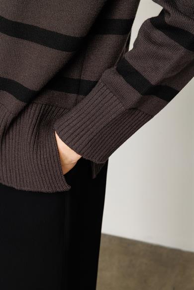 Dik Yaka Çizgili Oversize Triko