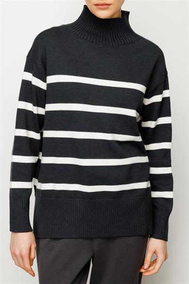 Dik Yaka Çizgili Oversize Triko
