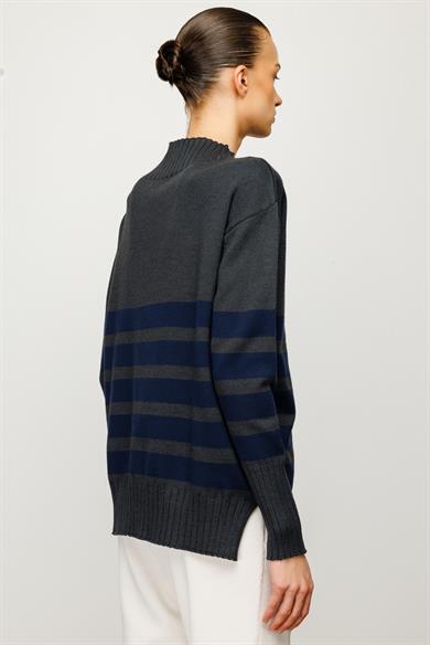 Dik Yaka Kalın Çizgigli Oversize Triko