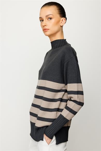 Dik Yaka Kalın Çizgigli Oversize Triko