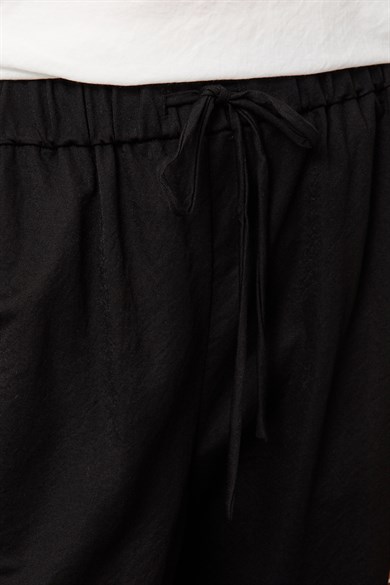 Elastan Kemerli Bol Kısa Pantolon