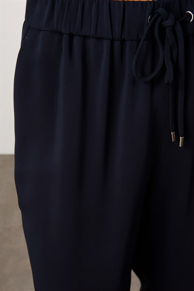 Elastan Kemerli Bol Pantolon
