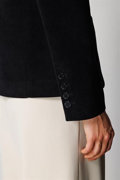 İki Düğme Kadife Ceket