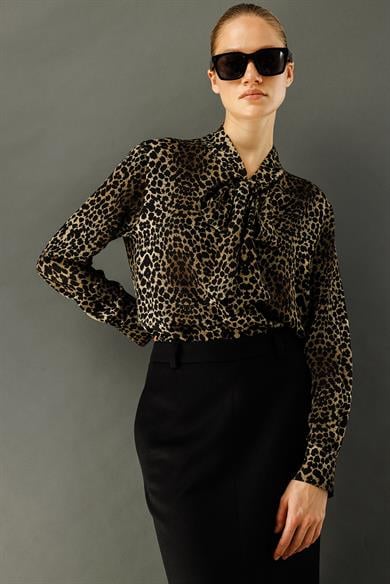 Leopar Fularlı Bluz