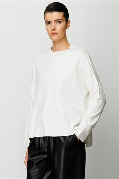 O Yaka Oversize Triko