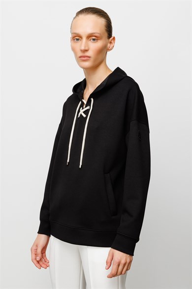 Önden Bağcıklı Kapüşonlu Sweat