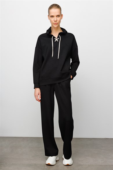 Önden Bağcıklı Kapüşonlu Sweat
