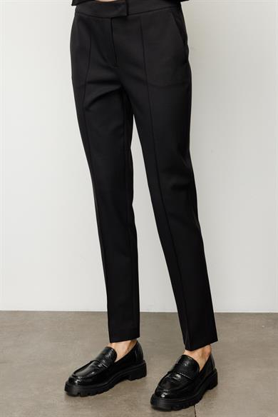 Önden Dikişli Slim Fit Pantolon