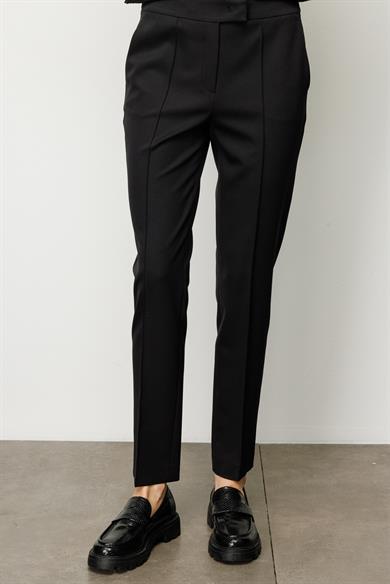 Önden Dikişli Slim Fit Pantolon
