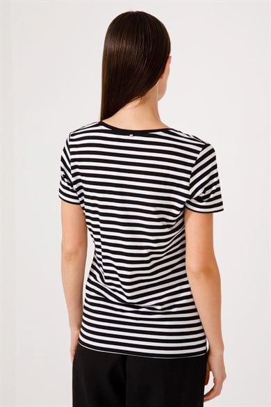 U Yaka Çizgili Tshirt