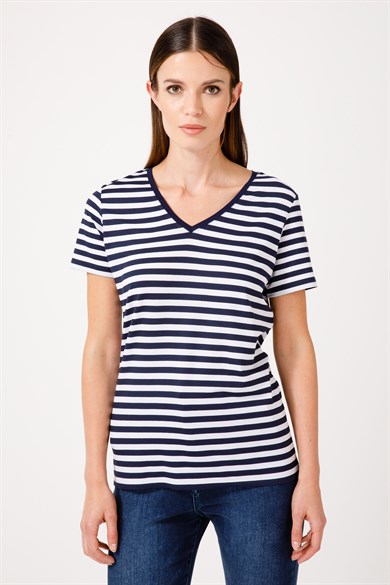 V Yaka Çizgili Tshirt