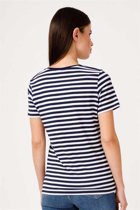U Yaka Çizgili Tshirt