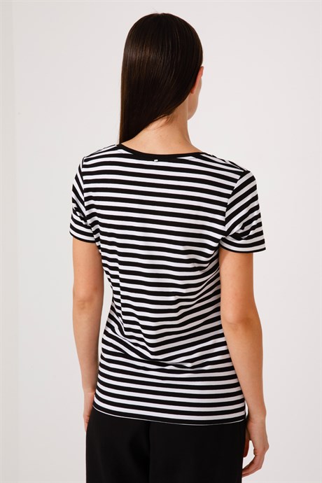 U Yaka Çizgili Tshirt