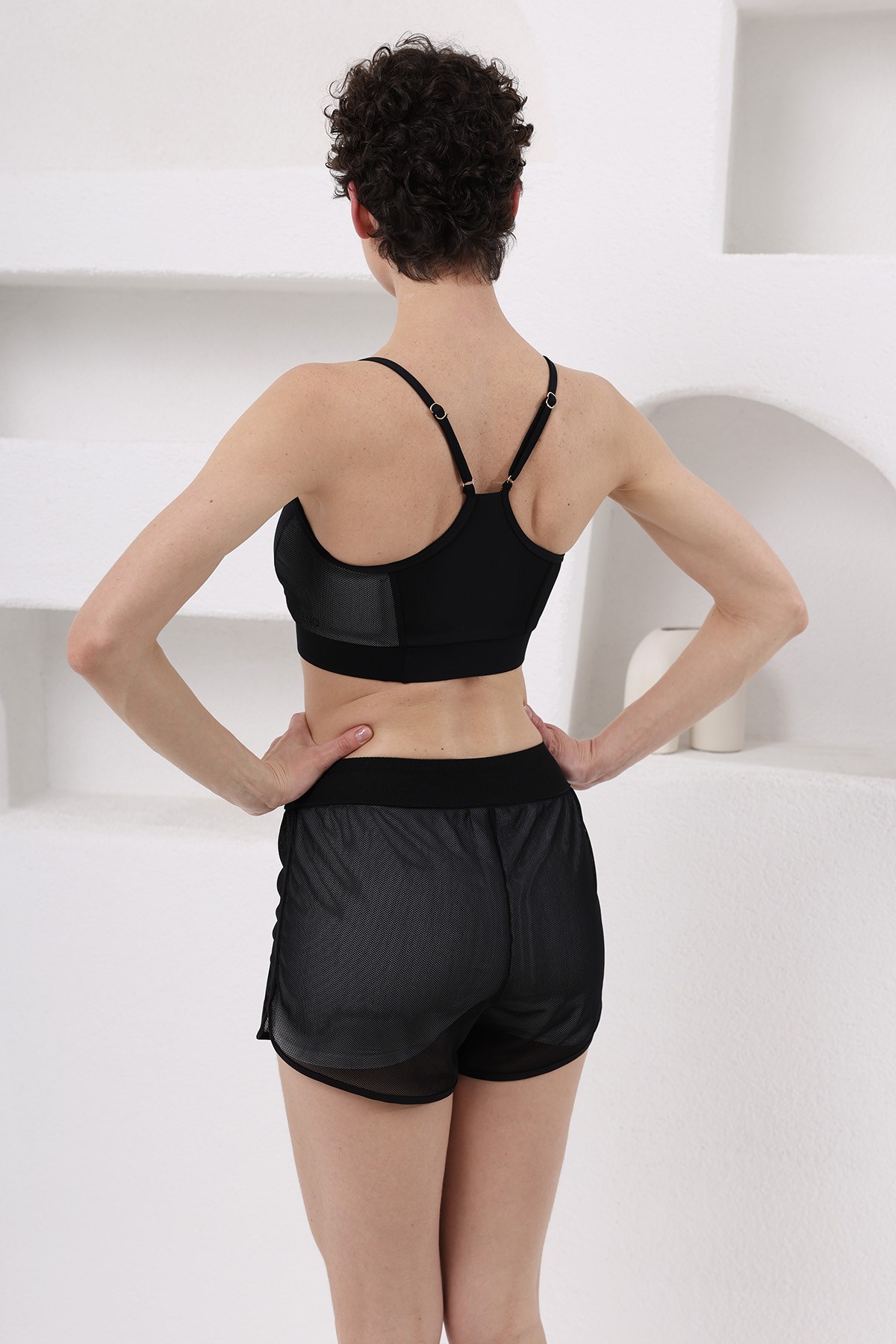 Lapieno 264299 BEYAZ ŞORTLU FİLE DETAYLI SPORCU TAKIM