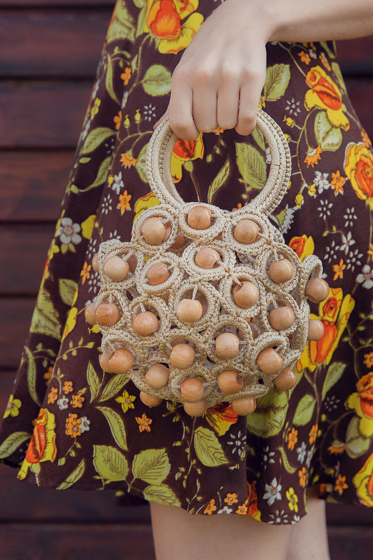 Ekru Renkli Ahşap Boncuk Detaylı El Yapımı Kol Çantası