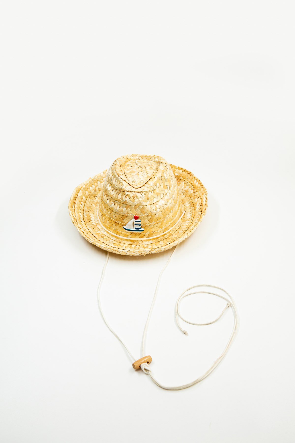 Erkek Çocukları İçin Beyaz Detaylı Mini Hasır Şapka