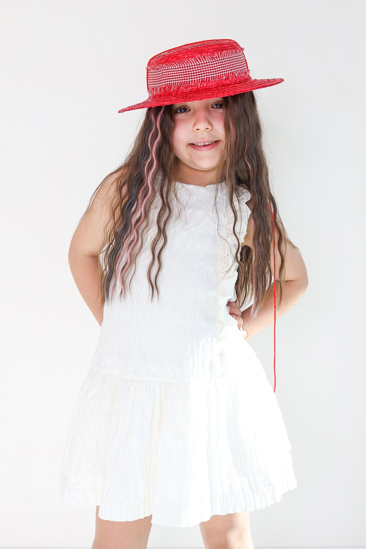 Kırmızı Hasır Şapka 