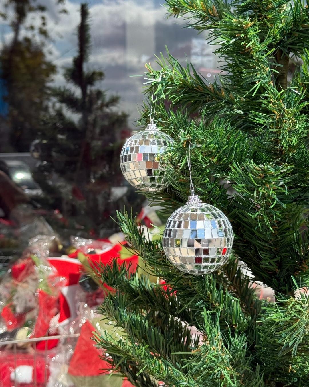 Cansüs4’lü Gümüş Yılbaşı Ağacı Süsü Cici Top Seti – 4 cm Noel Dekoratif Süsleme123456794