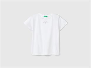 Kız Çocuk Beyaz Önü Kesik İşlemeli Arkası Logo Detaylı T-Shirt 