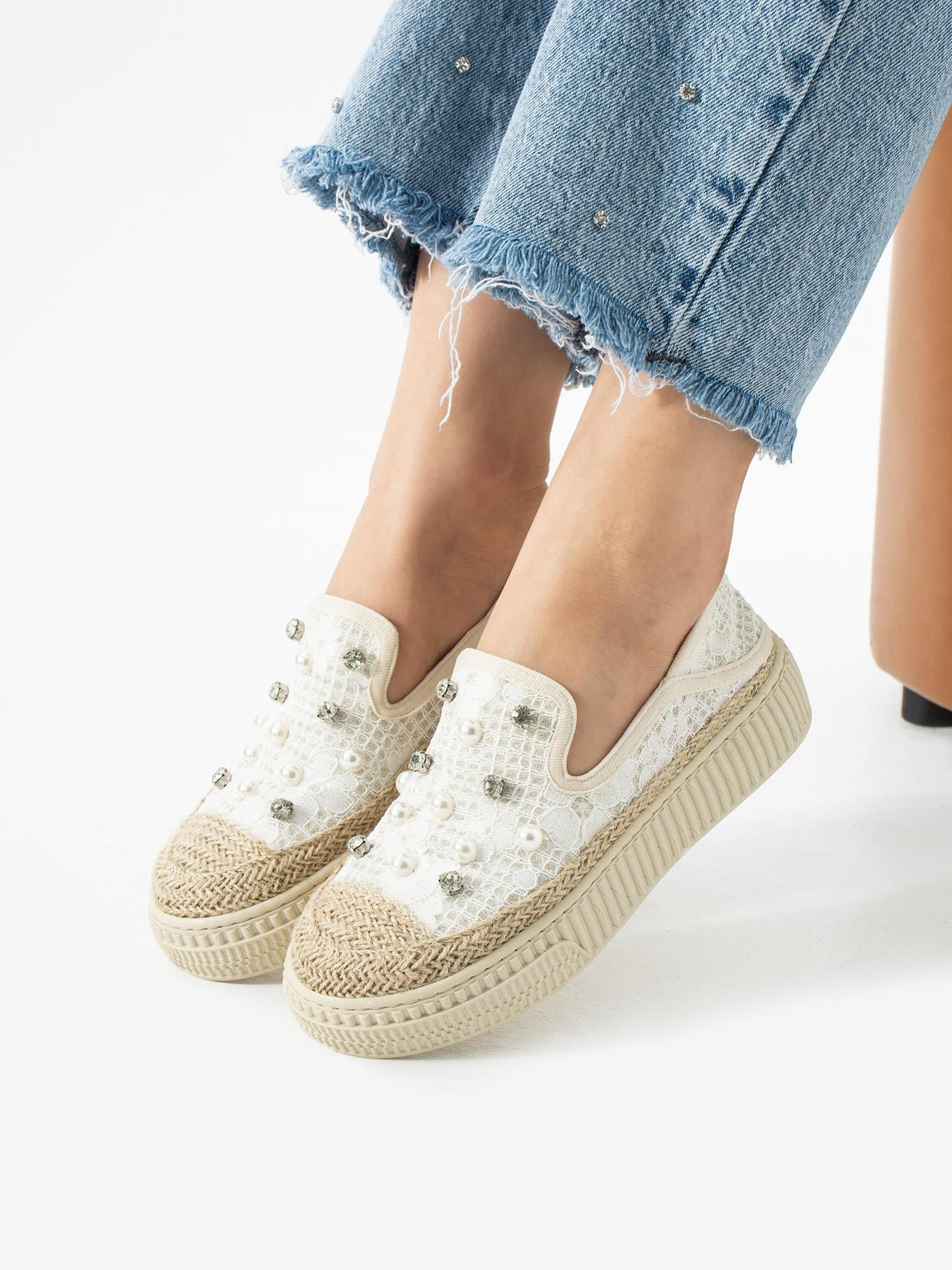 BRİSA Beyaz Dantel Taş Detaylı Kadın Sneakers