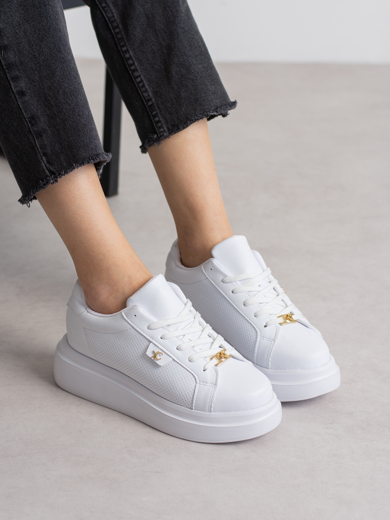 OSİM Beyaz Hakiki Deri Bağcıklı Kadın Sneakers