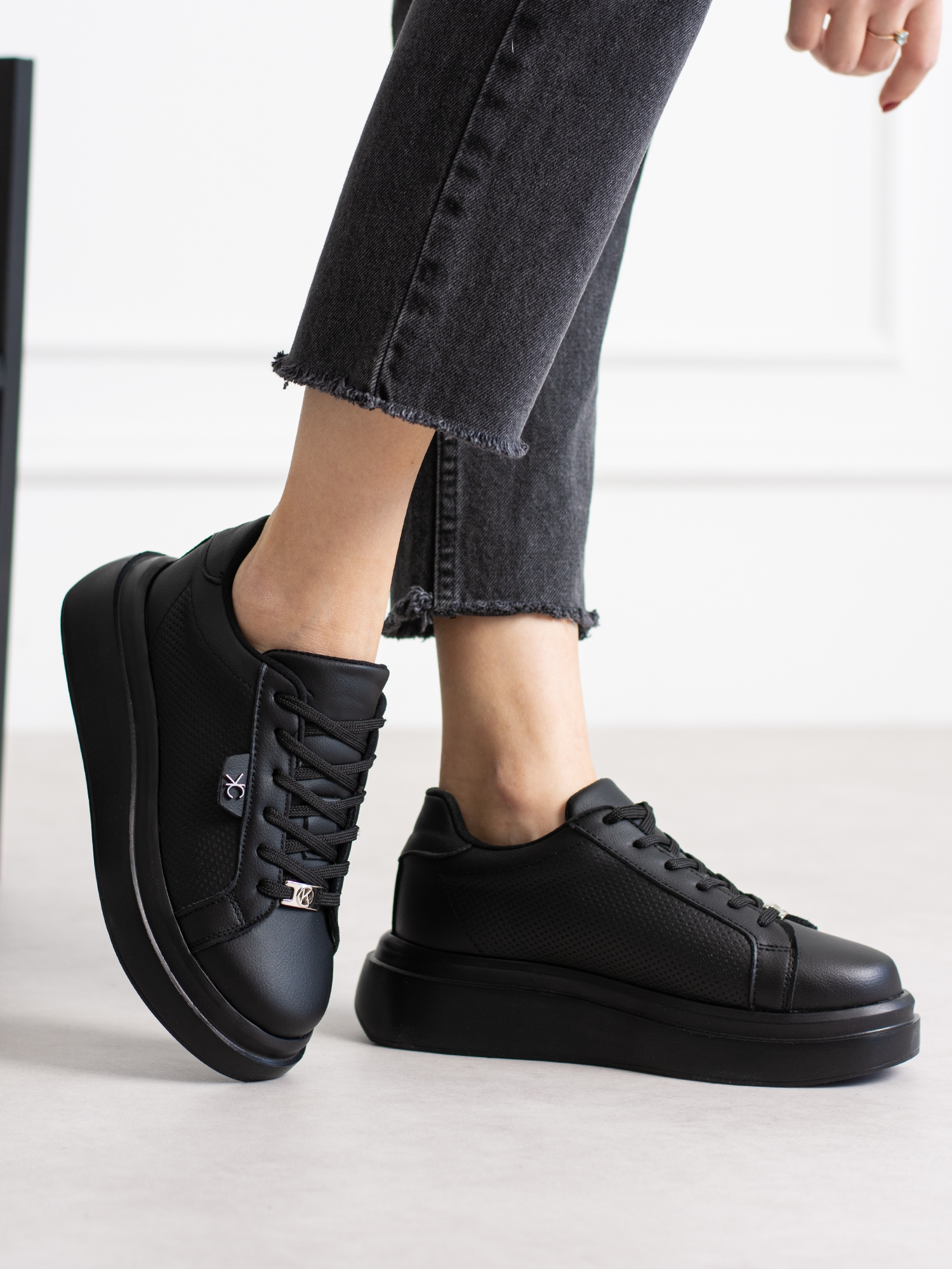 OSİM Siyah Hakiki Deri Bağcıklı Kadın Sneakers