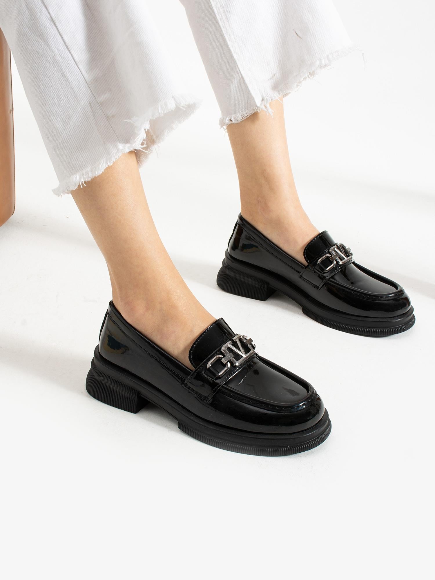 VENDİ Siyah Rugan Toka Detay Kadın Loafer