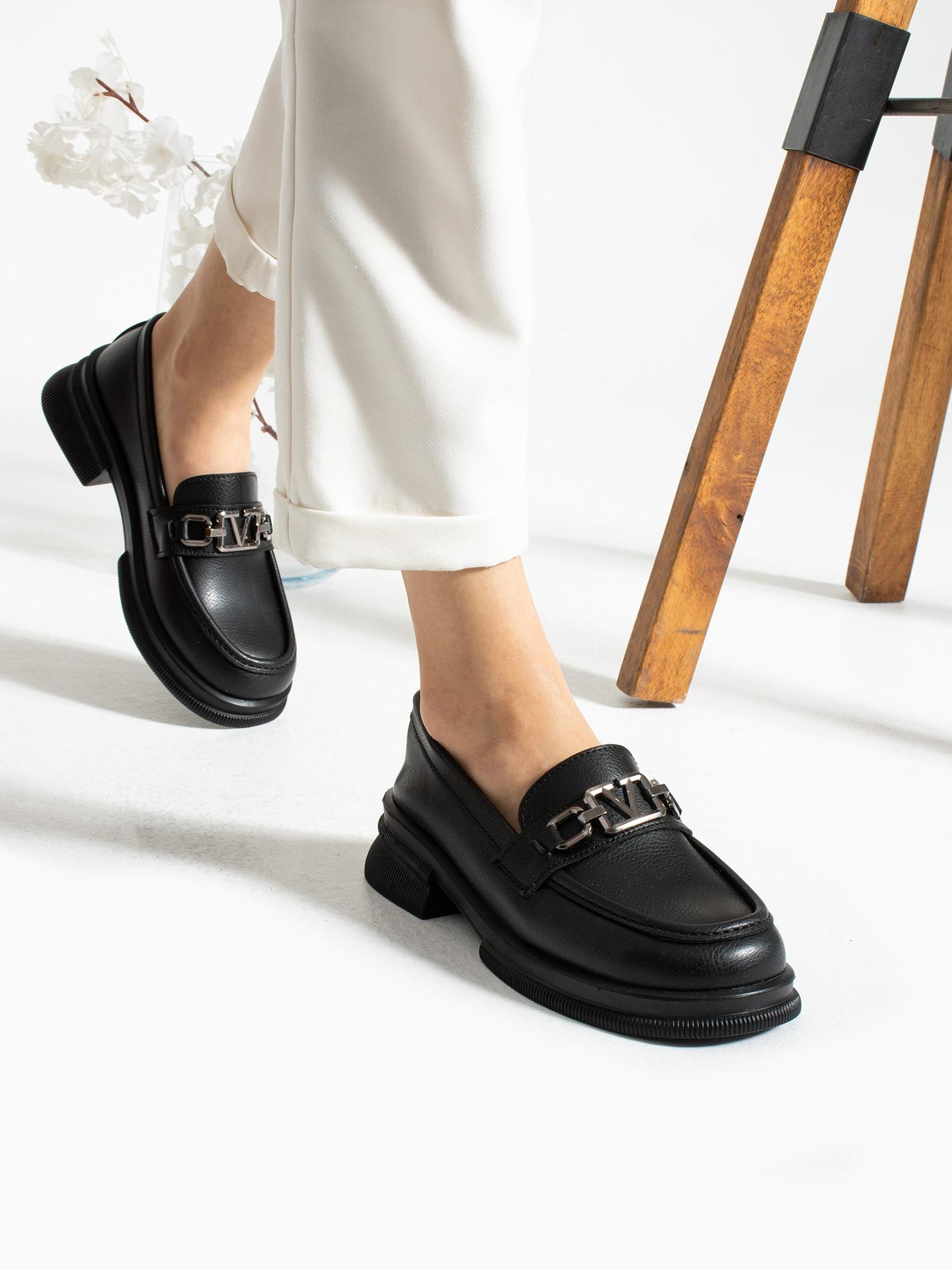 VENDİ Siyah Toka Detay Kadın Loafer